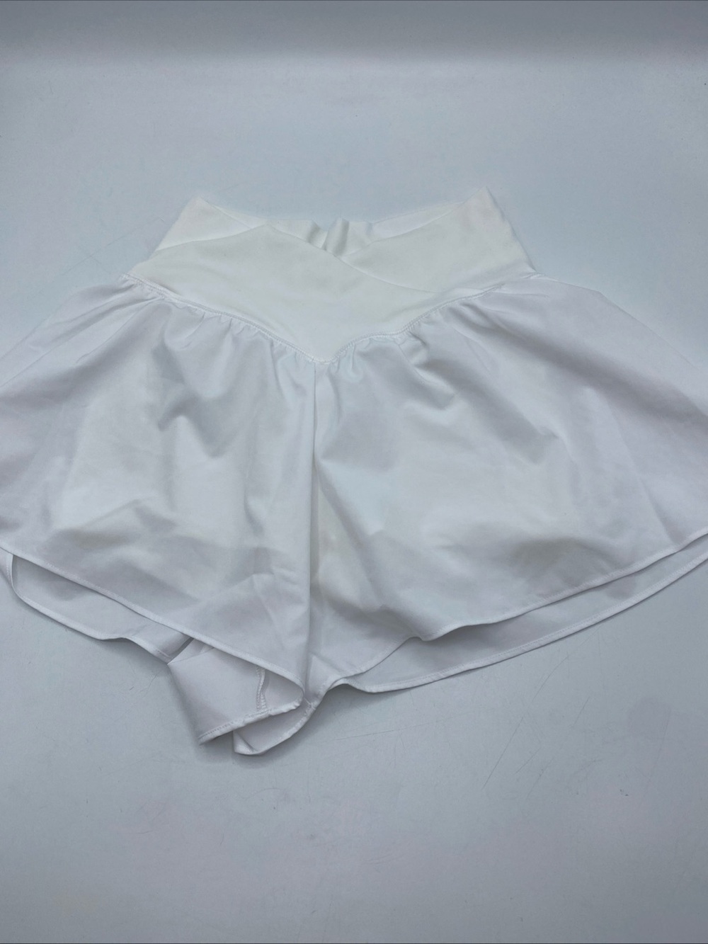 OFFLINE by Aerie Real Me Crossover Flowy Short XS White Athleisure Extra Small